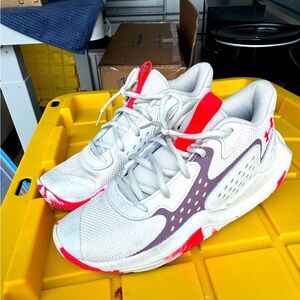 Under armer shoes size 6Y or 7.5 women’s
